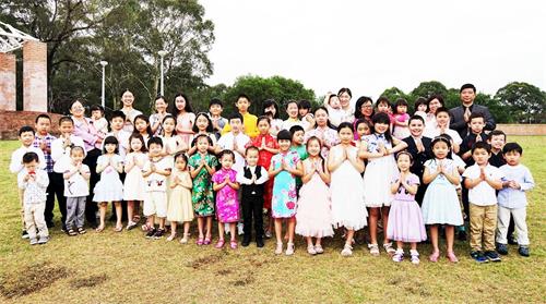 '图2:澳洲悉尼法轮功小弟子恭祝李洪志大师新年快乐!'