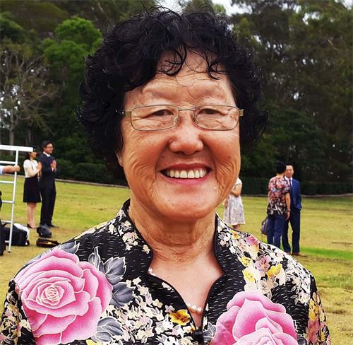 '图5:满女士天天出去救人 表示对师尊的恩情没法报答'