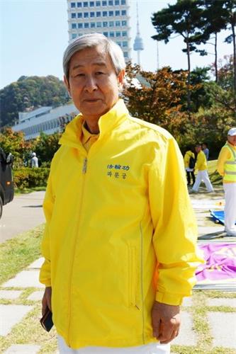 '图10:韩国法轮大法学会会长权洪大希望本次游行可以让大家了解到法轮大法的美好。'