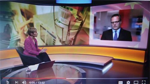 '图2:二零一八年十月八日,BBC电视台“影响(Impact)”栏目播放马修·希尔(Matthew Hill)的专门调查“中国器官移植调查( China’s Organ Transplants),节目播放过程中主持人(Philippa Thomas)在与希尔连线互动'