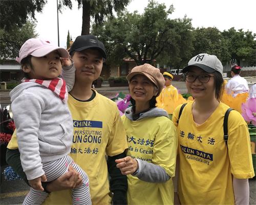 图7:越南法轮功学员特兰(Tran)全家走入大法修炼,感恩师父