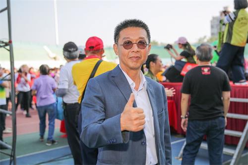 '图3:立法委员许智杰:让我们一起来说“法轮大法好!”'