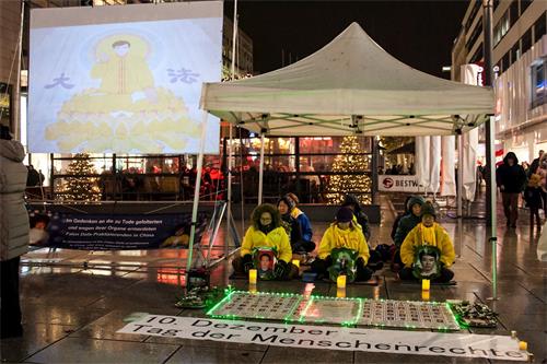 '图1:真相短片信息量庞大,吸引人们前来了解法轮功。'