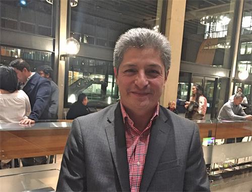 图3:CBS 电视台业务发展总监维托里奥·苏特(Vittorio Suter)说:神韵演出鼓舞人心,给人带来希望。