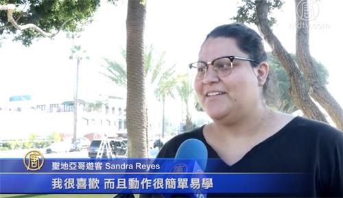 '图10:圣地亚哥游客桑德拉·雷耶斯很喜欢法轮功'