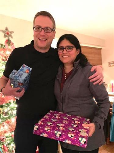 '图4:普兰特(Felix Plante)先生和太太叶雅莉(Yareli)都是法轮功学员,叶雅莉是在墨西哥得法的。夫妇俩表示修炼大法非常受益,对李洪志师父的感恩难以言表。'