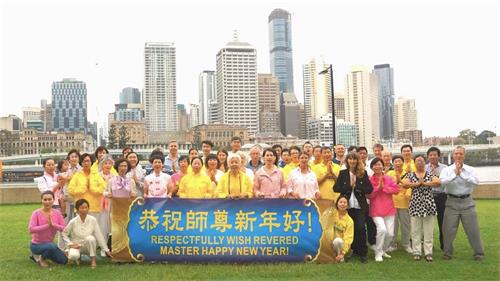 '图1:澳洲昆士兰法轮功学员恭祝师尊新年好'