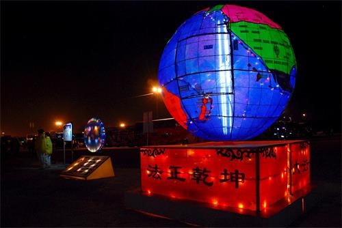 '图4:“大法洪传全球”花灯'