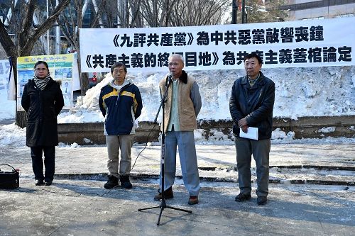 民主人士汤般若(右二)发言