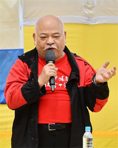 '图5:香港前立法局议员、民主救港力量召集人曾健成呼吁港人要认清中共的真面目,并强烈谴责中共耗巨额维稳费支持青关会侵扰法轮功。'