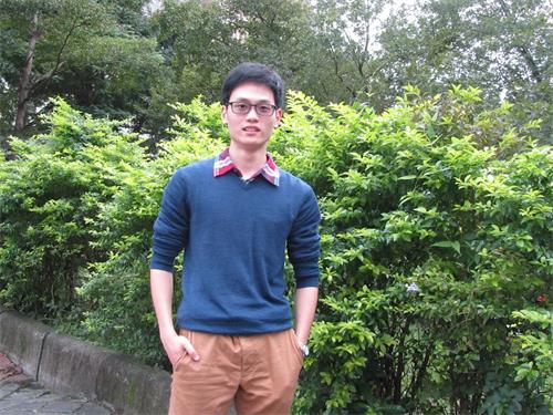 '图:杨家诚表示,很庆幸自己是大法弟子,因为修炼法轮功,让自己对未来不迷失。'