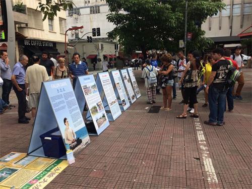 '图10:在Liberdade中心广场展开活动'