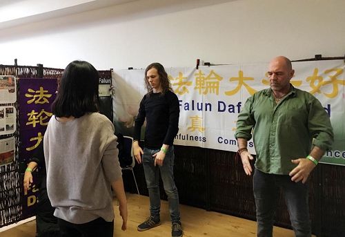 马腾(Monten)和儿子正在学炼第三套功法,贯通两极法