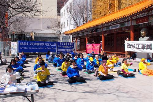 '图1:2018年4月21日,加拿大蒙特利尔的部份法轮功学员在唐人街中山公园举行集会和集体炼功,纪念4‧25万人和平上访19周年。'