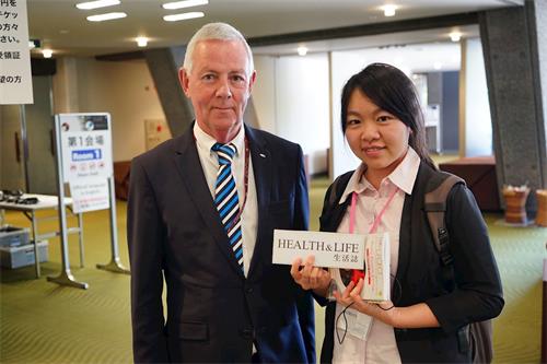 '图2:比利时天主教鲁汶大学的泌尿科教授Hein?Van?Poppel接受媒体采访'