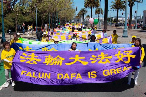 '图7~27:庆祝“世界法轮大法日”'