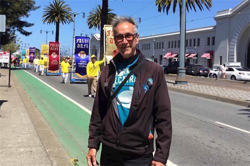 '图36:迈克尔·鲁斯卡表示,每个人都应该按真善忍为准则'