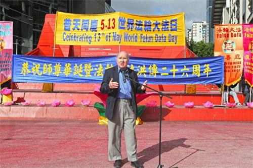 '图5:澳洲全国公民委员会主席彼得·韦斯特摩尔(Peter Westmore)在庆典中致辞。'