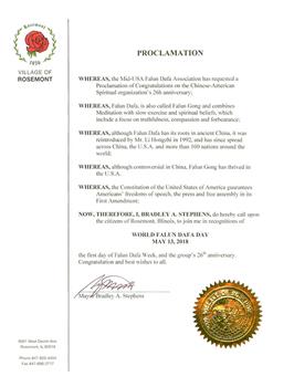 '图3:罗斯蒙特市(Rosemont)市长史蒂芬斯(Bradley?A?Stephens)颁发褒奖,宣布法轮大法日。'