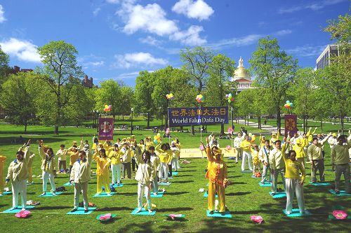 图5:波士顿学员集体炼功