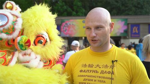 '图8:基里尔(Kirill)修炼法轮功十年了'