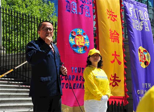 '图9:原大陆法官李建峰先生特意身穿大陆法官服前来参加活动并现场发言'