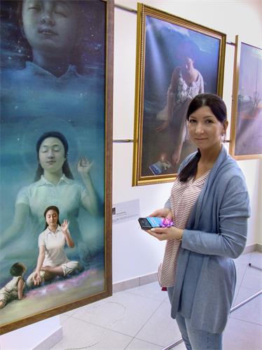 '图3:心理学家娜杰日达表示,美展让她反思人生的真理,变得更善良和宽容。'