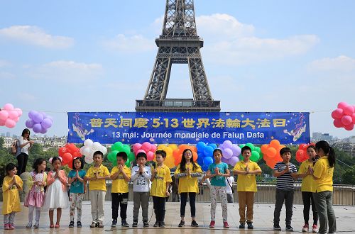 图4:大法小弟子背诵《洪吟》诗词