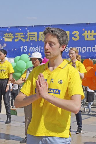 图18:浮拉迪亚(VILADIA NUYTTENS)在专心致志的向世人展示功法.