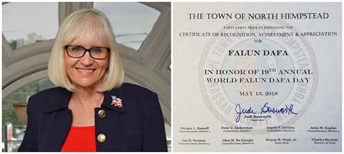 '图10:纽约长岛北斯特德镇(Town of North Hempstead)镇长朱迪•博斯沃思(Judi Bosworth)颁发嘉奖证书, 褒奖“二零一八年五月十三日世界法轮大法日”。'