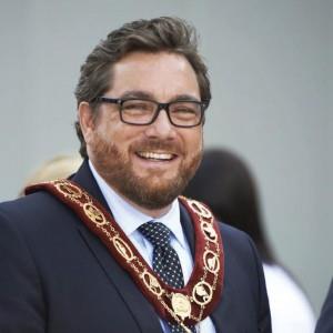 图3:安省布兰特福德(Bradford)市市长Chris