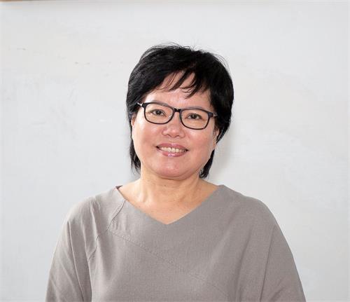 '图3:嘉义梅山乡乡长夫人金花,感谢法轮大法从鬼门关把她救回来,让她遍寻名医治不好的疑难杂症痊愈了。'