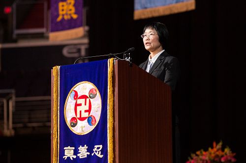 图8~12:多名大法弟子在法会上交流修炼心得体会