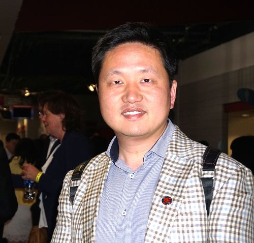 图5:法国法轮功学员欧恒表示参加法会让他明白,修炼是他生活的全部。(德龙/明慧)
