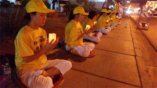 '图1~5:拉斯维加斯的法轮功学员齐聚在中国城对面,举行集会和烛光夜悼'