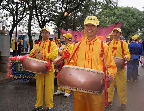 图:王同学从八个小时车程外的内布拉斯加州赶到芝加哥