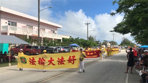 '图1~4:二零一八年七月二十一日下午,塞班岛法轮功学员参加当地国庆日游行。'