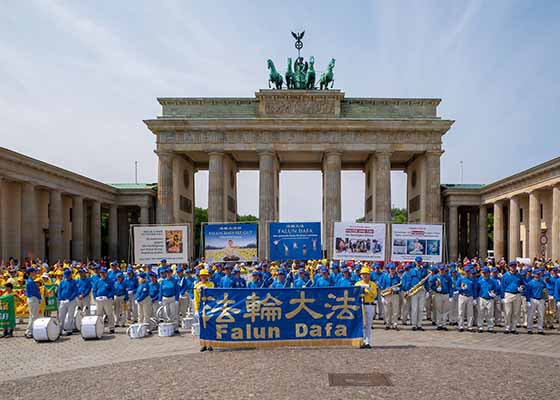柏林反迫害游行 德国政要致信声援