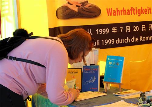 '图9:手术室护理露琪娅希望通过签名制止中共活摘器官'