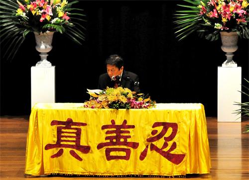 '图2~5:二零一八年澳洲法会上,法轮功学员交流修炼心得'