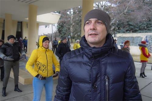 '图6:来自北高加索地区的卡拉斯诺达尔市(Krasnodar)的米哈伊尔讲述了自己炼功后的体悟和变化。'