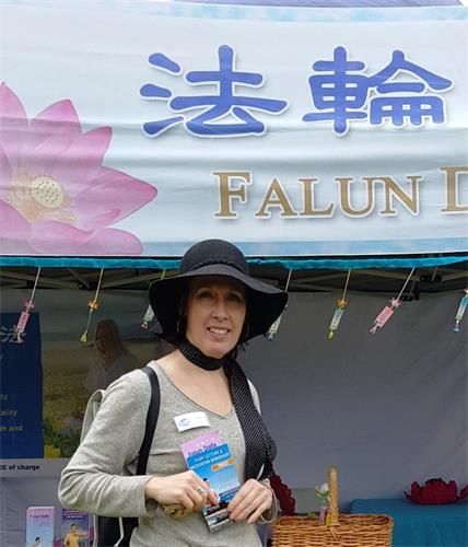 '图5:环境科学家Jill表示,循序‘真善忍’很好,世界会更美好'