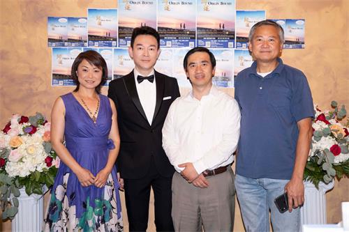 '图2:主办方与男主角姜光宇合影'