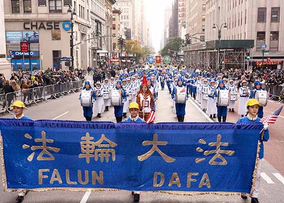 纽约老兵节游行 观众喜欢法轮功