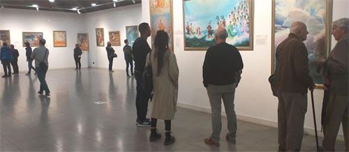 '图1~4:“真善忍国际美展”在西班牙马德里洛佩·德·维加文化中心举行,超过两千人观看'