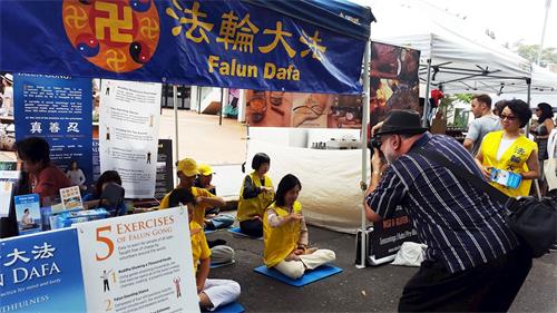 '图5:民众喜欢拍摄法轮功学员展示法轮功五套功法'