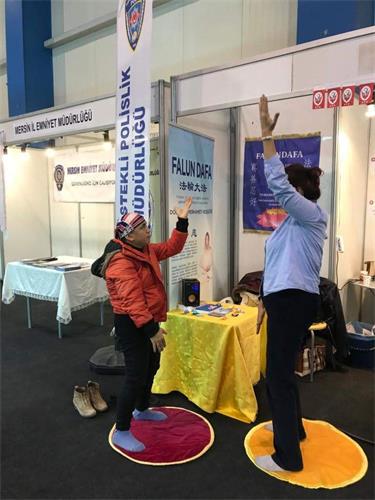 '图2:市民在学功'