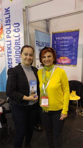 '图7:图莱护士(Tülay)说她对法轮功很感兴趣,也想学功。'