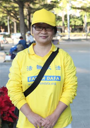 '图10:任职于国小教职工作的淑真,修炼法轮功身心变化巨大受益,她认为法轮功是这么好的功法,适合于任何的一个人、族裔都能来修炼。'