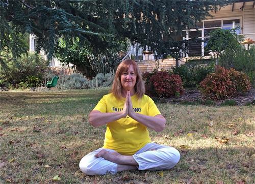 '图5:珍妮·兰金(Janine?Rankin)通过十九年的修炼以及参与各种活动,感到身心境界在不断升华,发自内心的愿意帮助别人。'